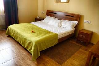 Гостиница Вокруг Света Ильинский Стандартный двухместный номер с 1 кроватью или 2 отдельными кроватями-6