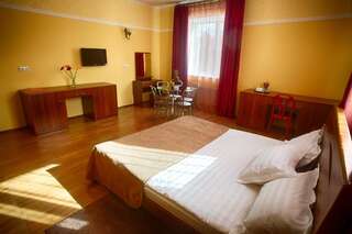 Гостиница Вокруг Света Ильинский Улучшенный двухместный номер с 1 кроватью или 2 отдельными кроватями-3