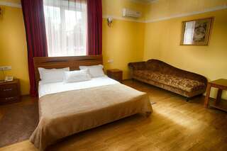 Гостиница Вокруг Света Ильинский Улучшенный двухместный номер с 1 кроватью или 2 отдельными кроватями-4